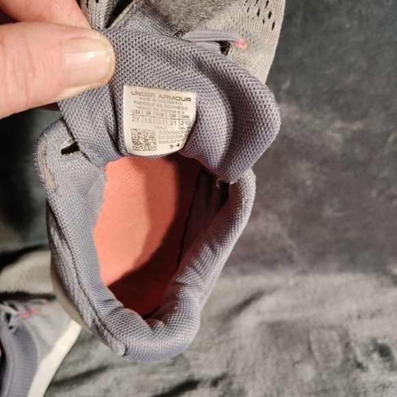 Under Armour girls shoes size 2Y - Picture 5 of 9